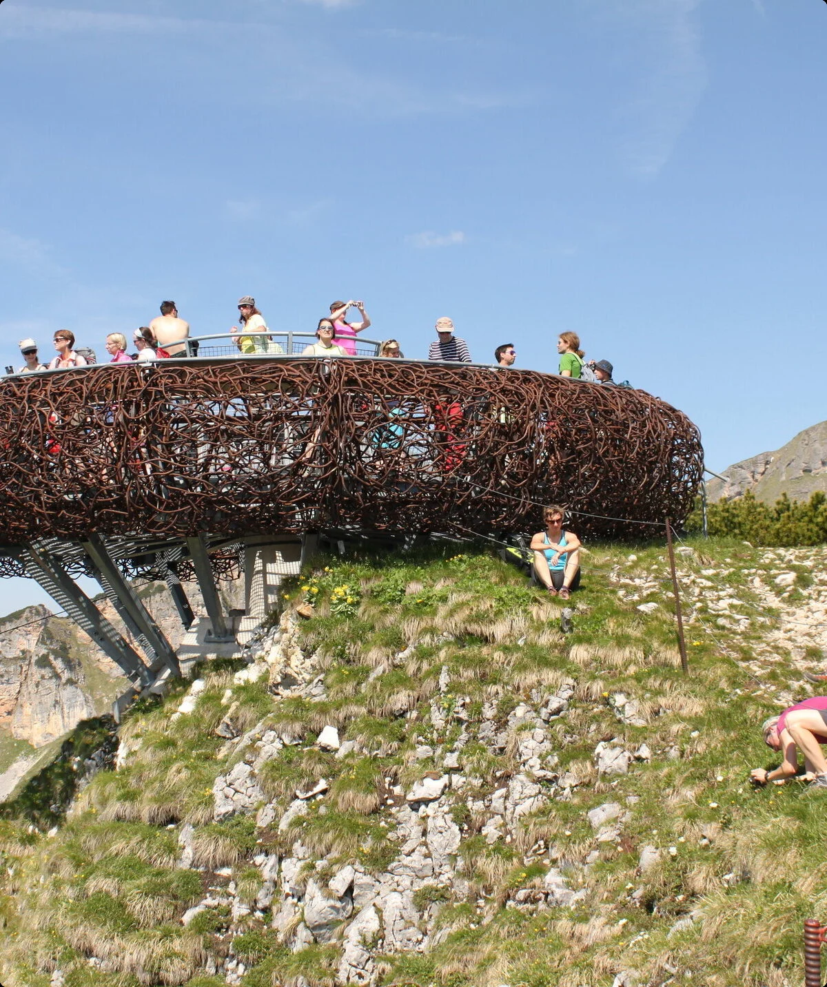 Auf dem 2.039 Meter hohen Gschöllkopf thront eine großzügige Aussichtplattform – sie sieht aus wie ein Adlerhorst | © DAV/Steffen Reich